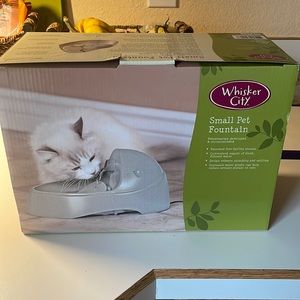 Pet drinking fountain